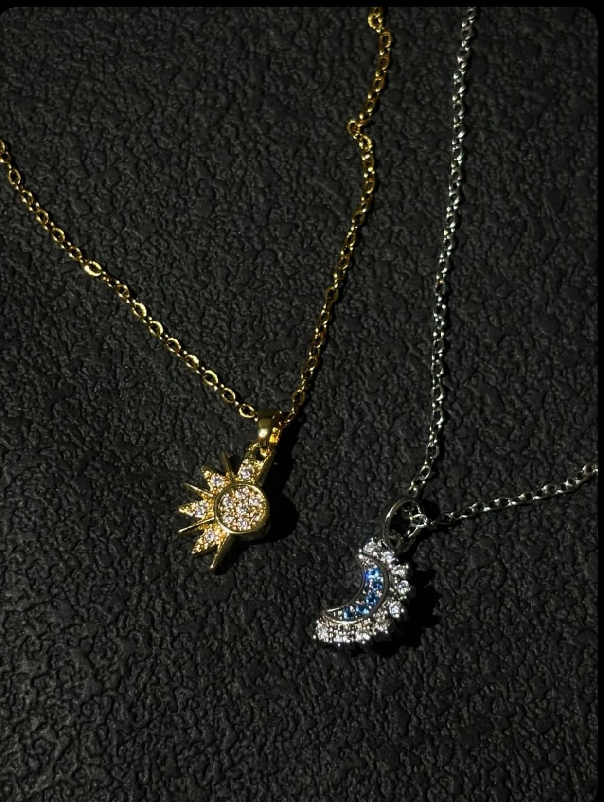 Collier Soleil et Lune — Les colliers assortis Soleil et Lune sont toujours disponibles via WhatsApp avec livraison gratuite le lendemain ! Contactez-nous sur WhatsApp pour commander ☀️🌙